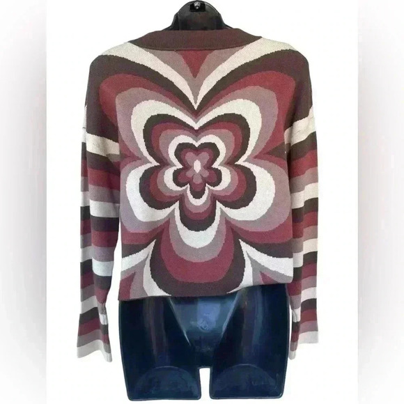 BaeVely women’s Brown Knit Top Long Sleeve Round
Neck Floral sz M used no flaws - Picture 3 of 8